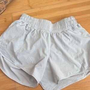 Lululemon White hotty hot shorts size 4 Tall